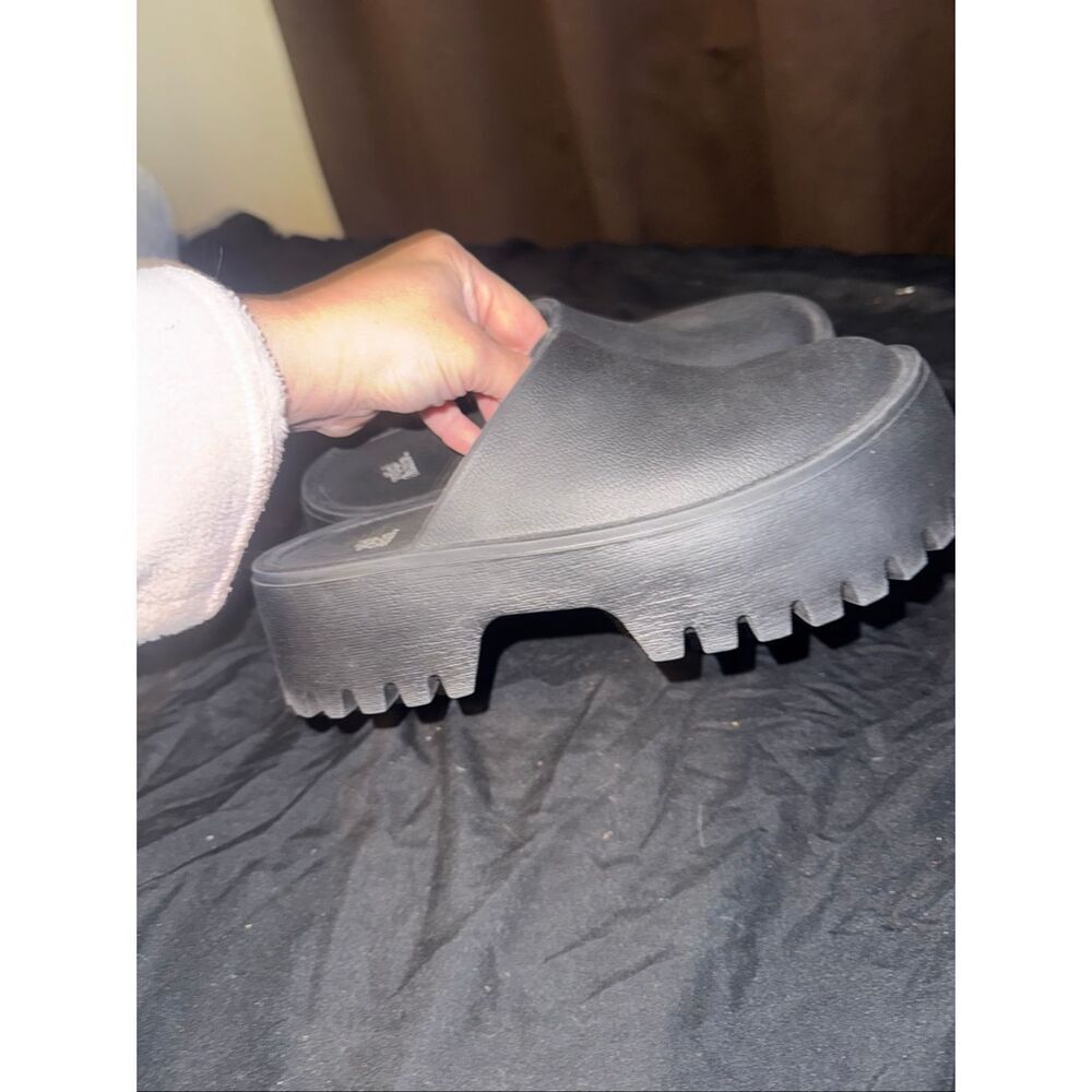 Wild fable black clogs size 6.5
